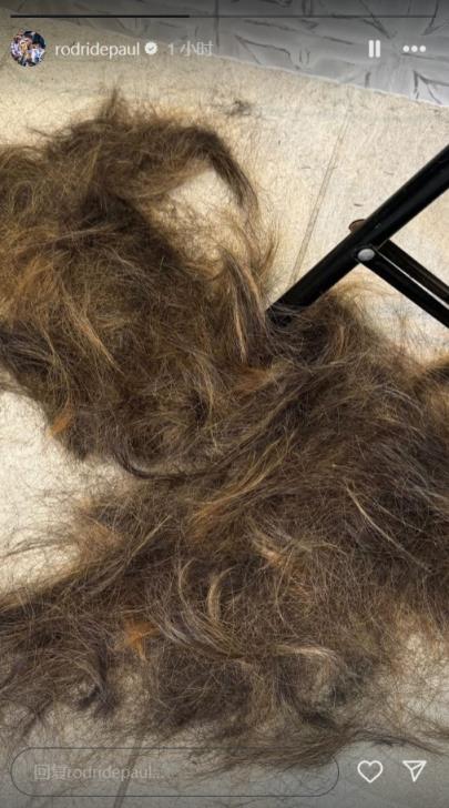 换造型!德保罗社媒晒照剪去长发