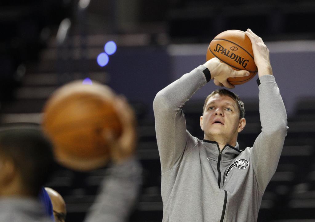 奥登:我退役那年莫兹戈夫拿到大合同 那我也该很容易拿2000万