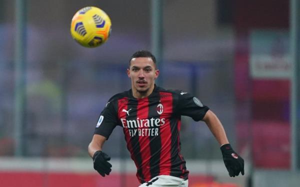 跟队记者:本纳塞尔恢复参加米兰的合练,可以出战弗洛西诺内