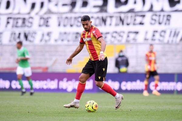 记者:朗斯后卫梅迪纳入选阿根廷国家队,替代受伤的佩泽拉