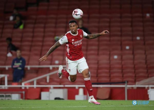 加布里埃尔:我和萨利巴主要用法语交流,每天都会向他学习