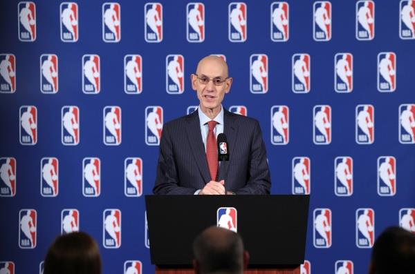 萧华:年轻球员过度关注技巧 他们的伤病源于训练太刻苦而非对抗