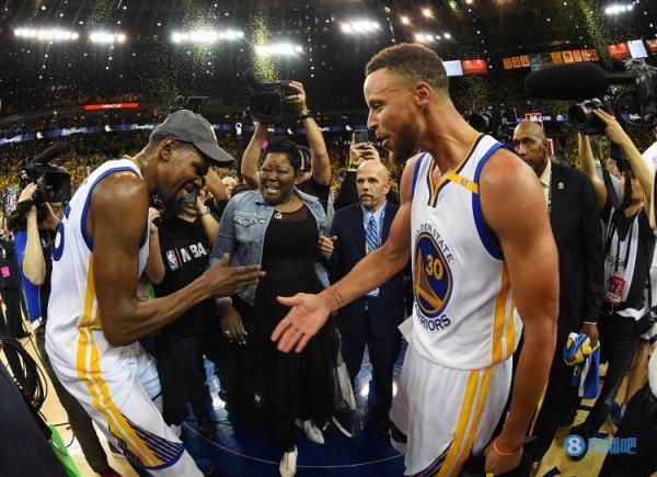 阿里纳斯:勇士两连冠期间杜兰特是司机 至少2018年是他carry