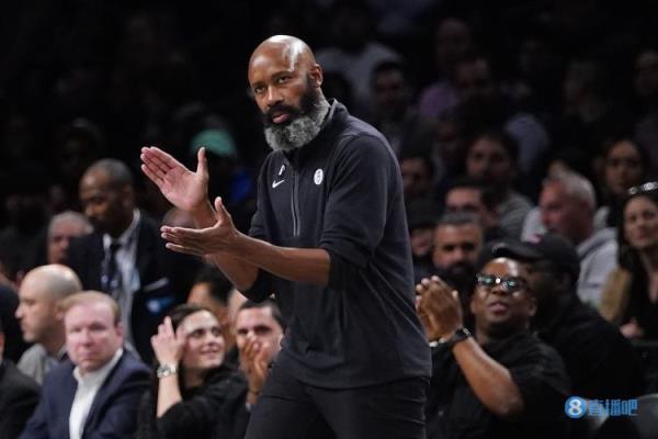 Shams:丁威迪&大桥在幕后多次发声 认为沃恩的进攻缺乏体系