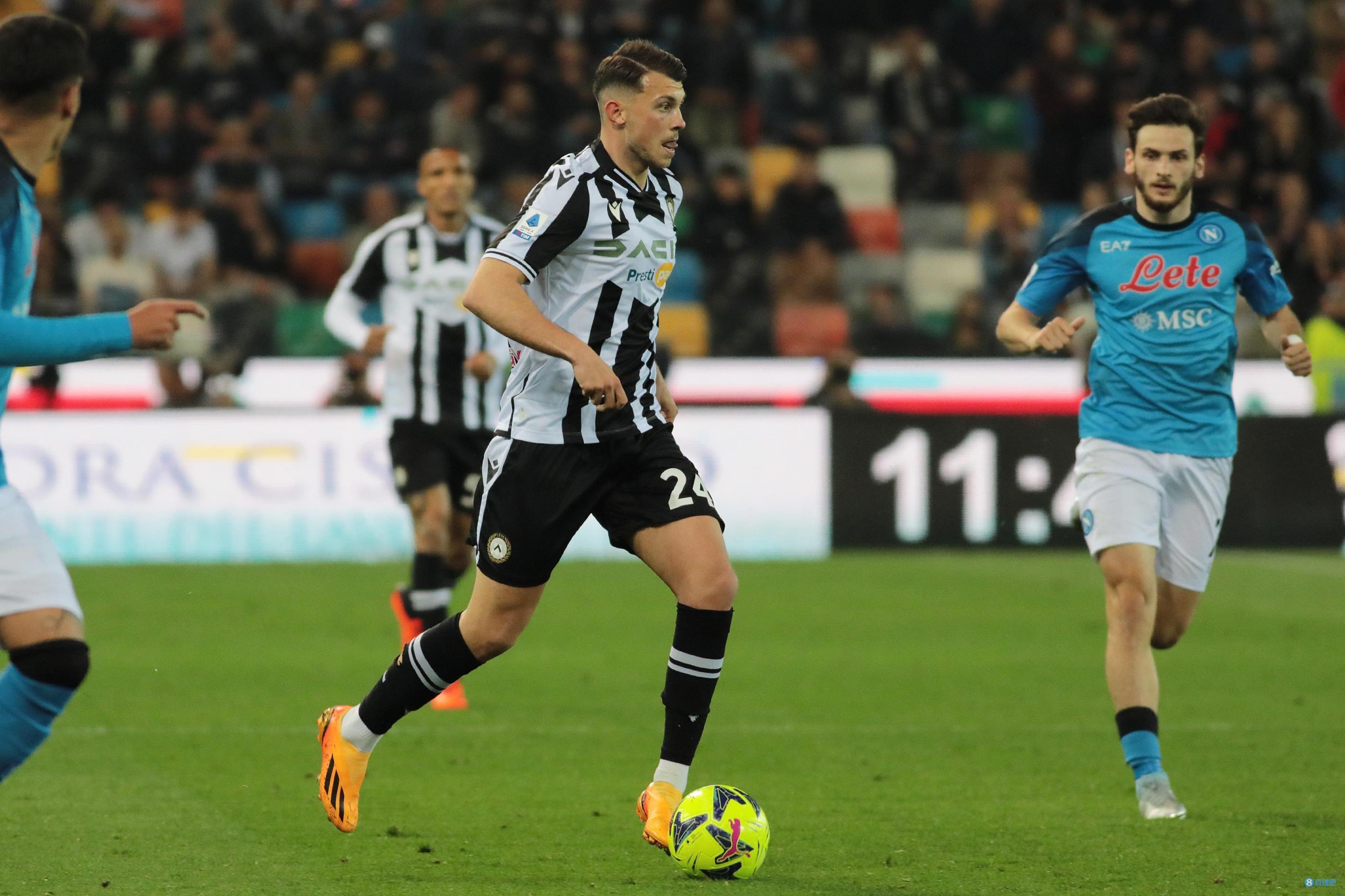 意媒:尽管国米已敲定泽林斯基,但仍将与尤文竞争萨马尔季奇