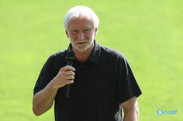 德媒：200名受邀嘉宾出席布雷默追悼会，沃勒尔发表感人演讲