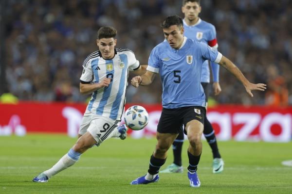 乌拉圭媒体:巴黎正降低要价,乌加特也在推动加盟曼联