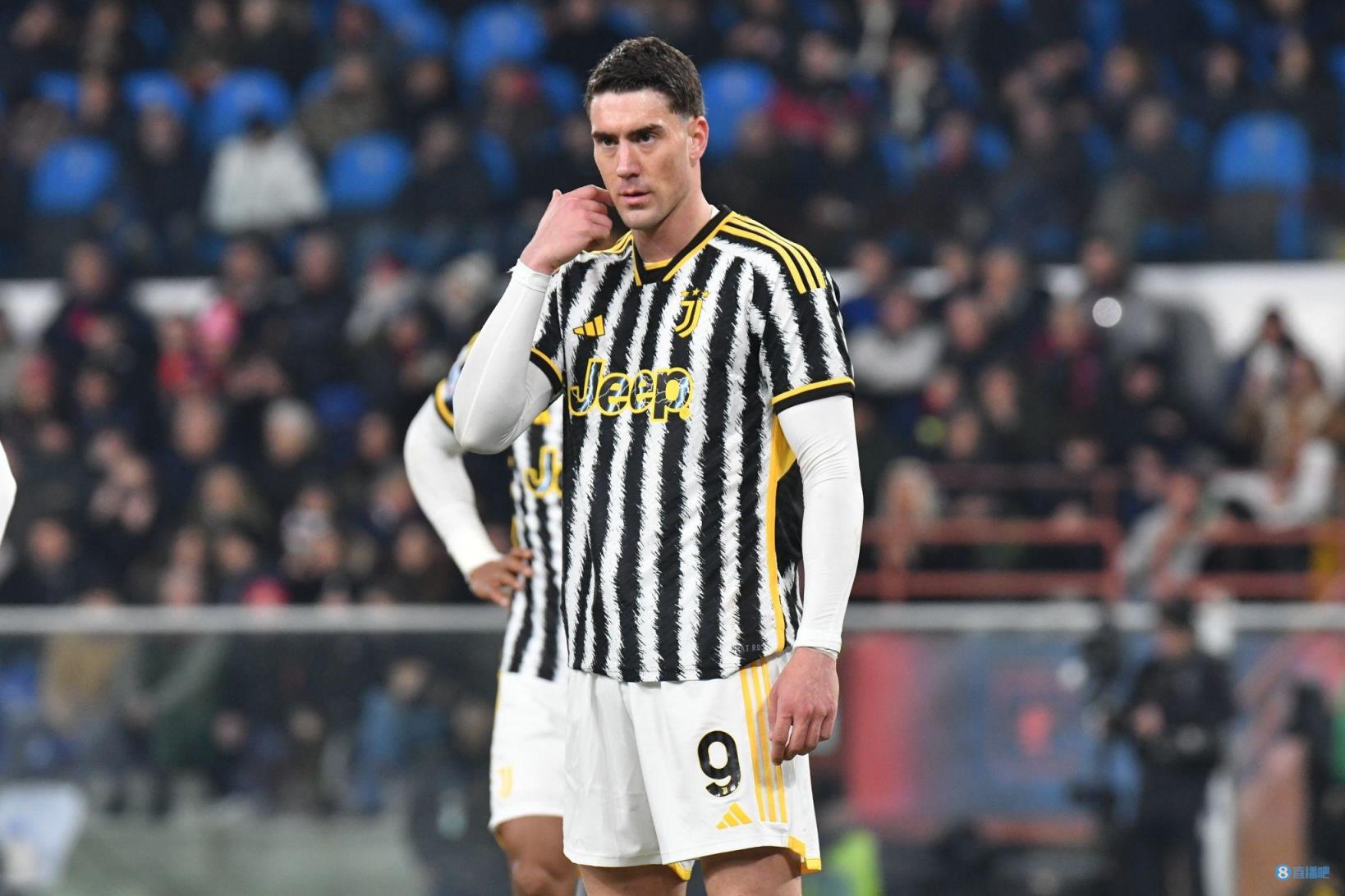 记者:弗拉霍维奇已完全康复并恢复完整合练,将能出战维罗纳