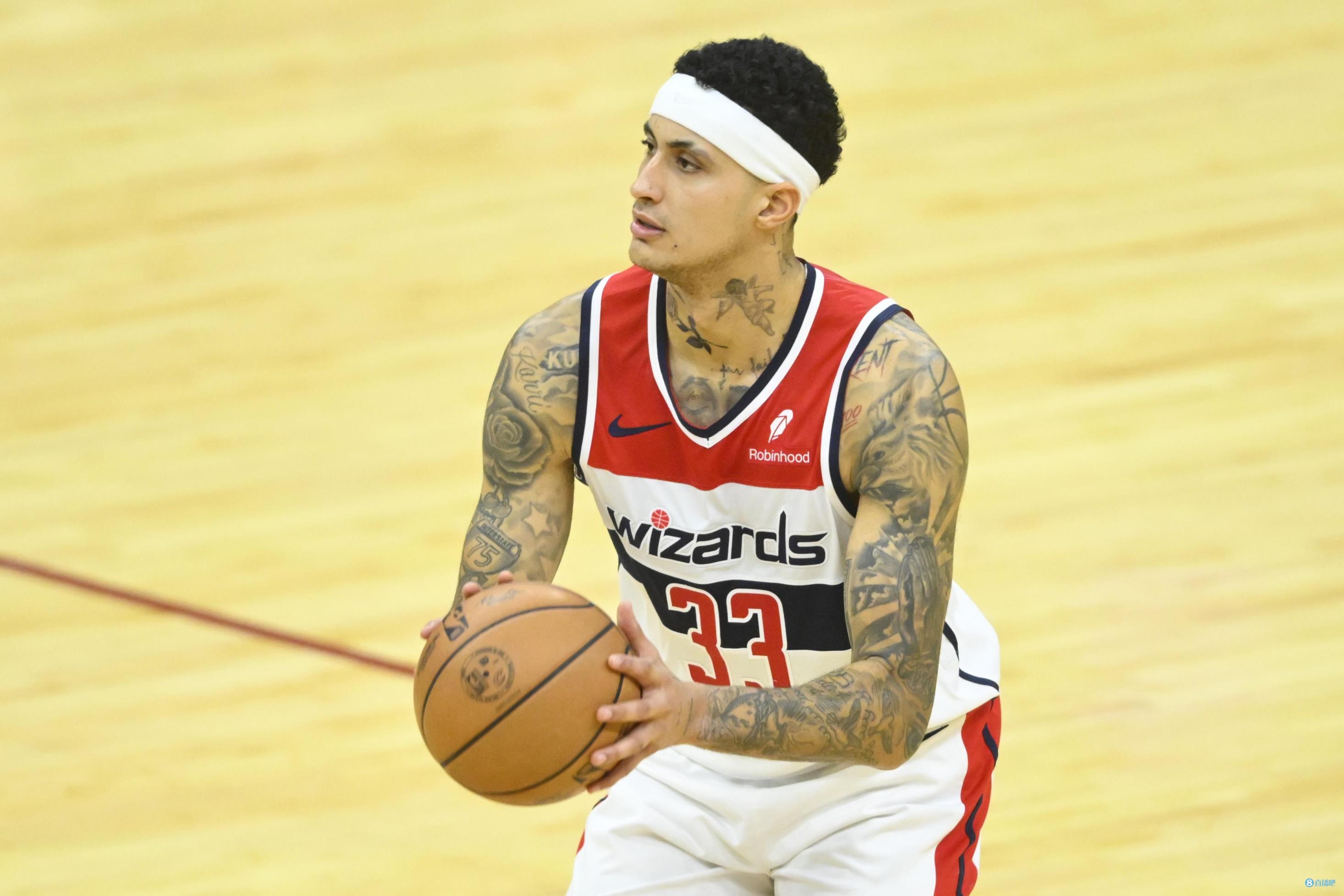 库兹马谈应对流言:在湖人的聚光灯下我常背锅 这让我脸皮很厚