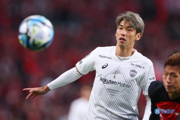 大迫勇也:梅西像当年和小白在巴萨搭档时那样犀利,看台有点空