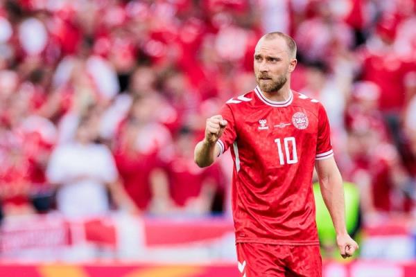 瑞士主帅:埃里克森令人难以置信,全场他没有一次将球传丢