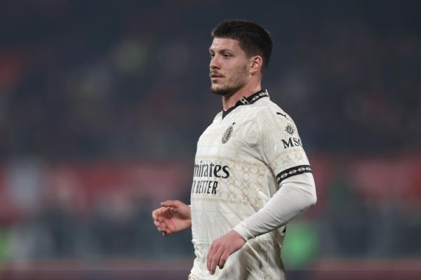 米体:约维奇腹股沟疼痛,未随塞尔维亚国家队做客瑞士