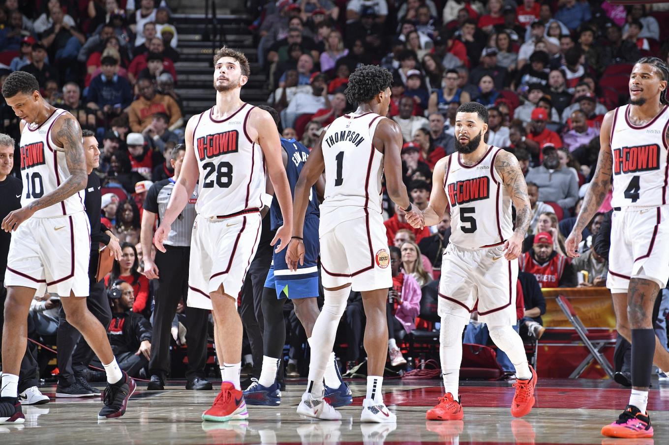 范弗里特：阿门还在学打控卫 他和杰伦-格林关键要调动场上局势