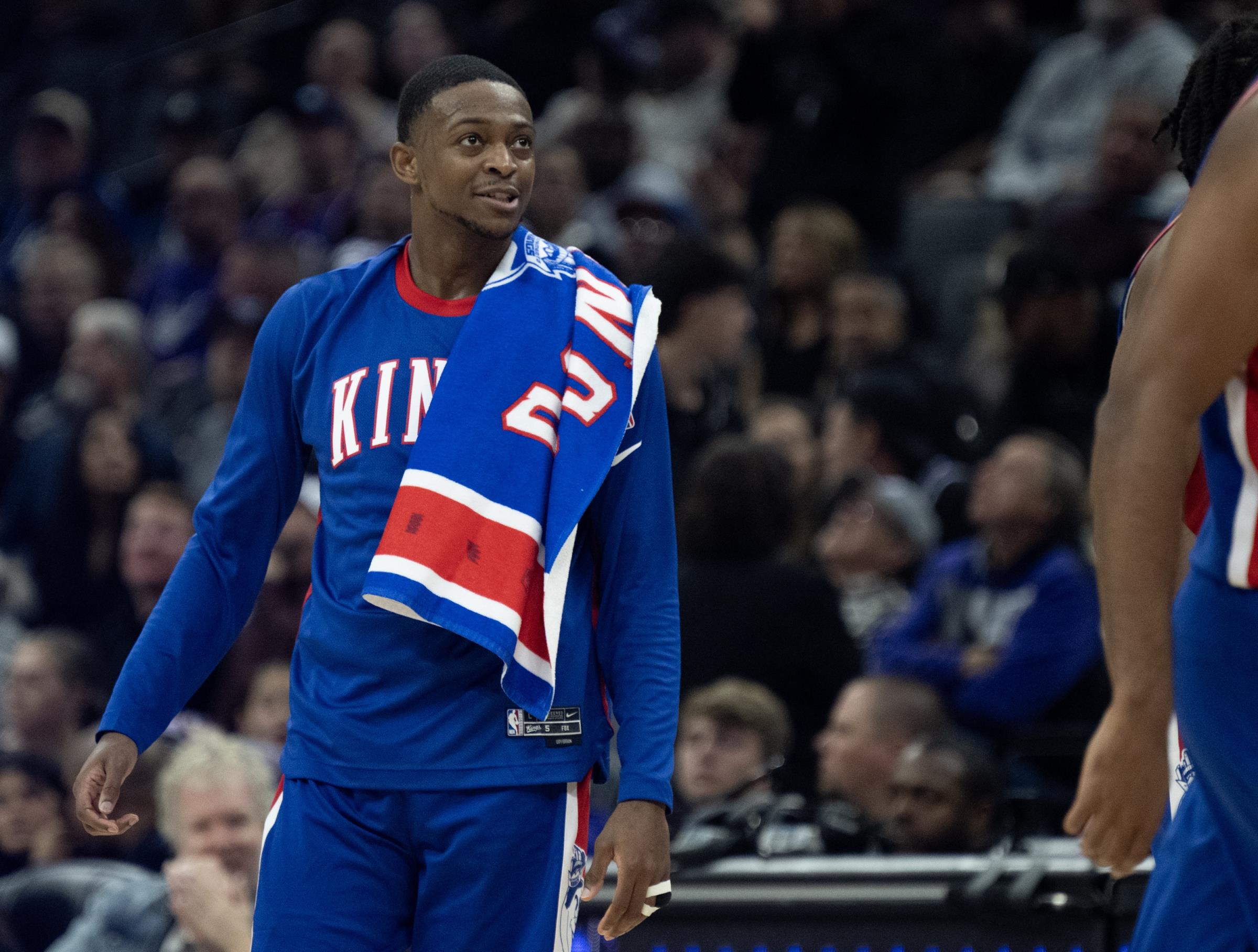 记者:热火对福克斯兴趣十足 即便他26年可能离开 热火也愿意交易